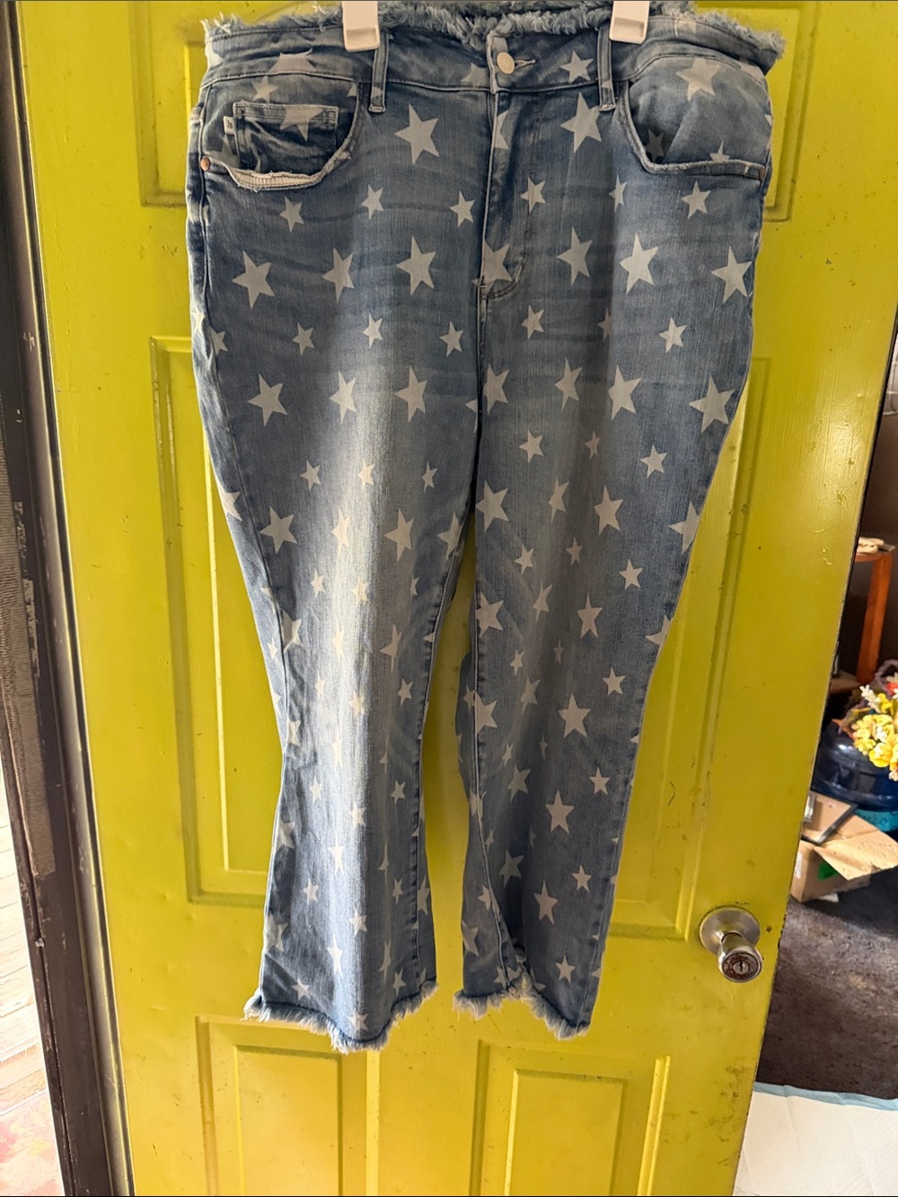 Judy Blue Light Blue Star Print Cropped Jeans